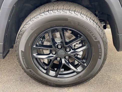 Certified 2023 Jeep Grand Cherokee Laredo w/ Luxury Tech Group I image 15