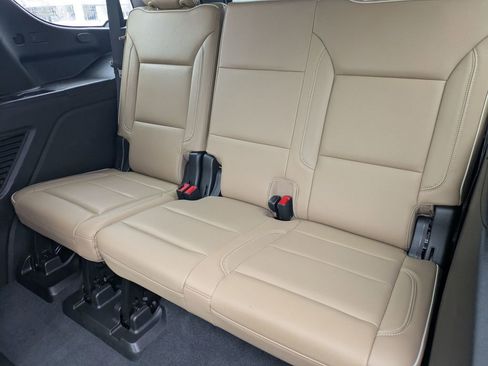 Used 2021 Chevrolet Tahoe Premier w/ Premium Package image 18