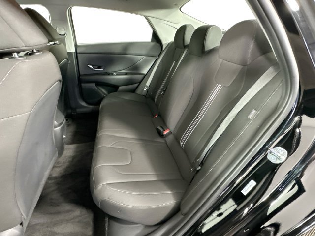 Used 2026 Hyundai Elantra Hybrid FWD image 23