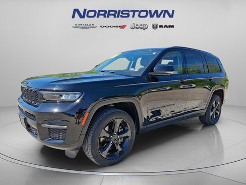 Certified 2023 Jeep Grand Cherokee L Limited w/ Luxury Tech Group II AWD/4WD image 3