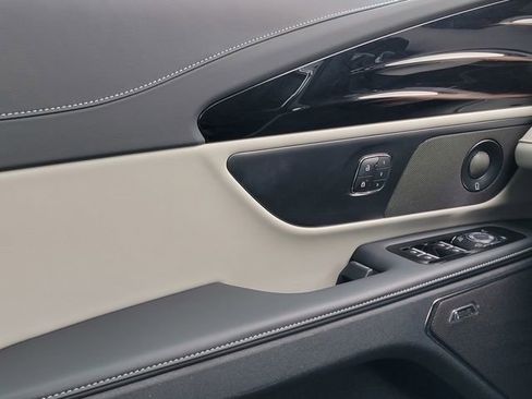 Certified 2025 Lincoln Nautilus Reserve AWD/4WD image 37