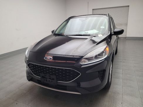 Used 2020 Ford Escape SE image 15