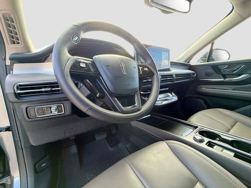 Used 2025 Lincoln Corsair FWD image 12