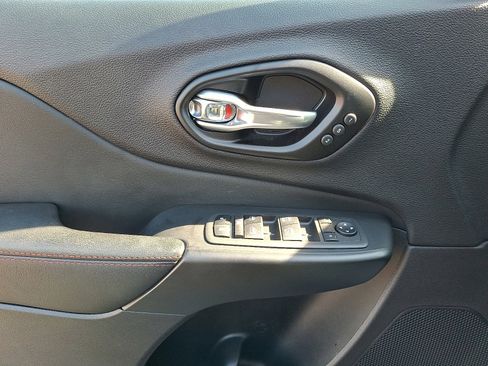 Used 2022 Jeep Cherokee Trailhawk w/ Premium Leather Package image 12