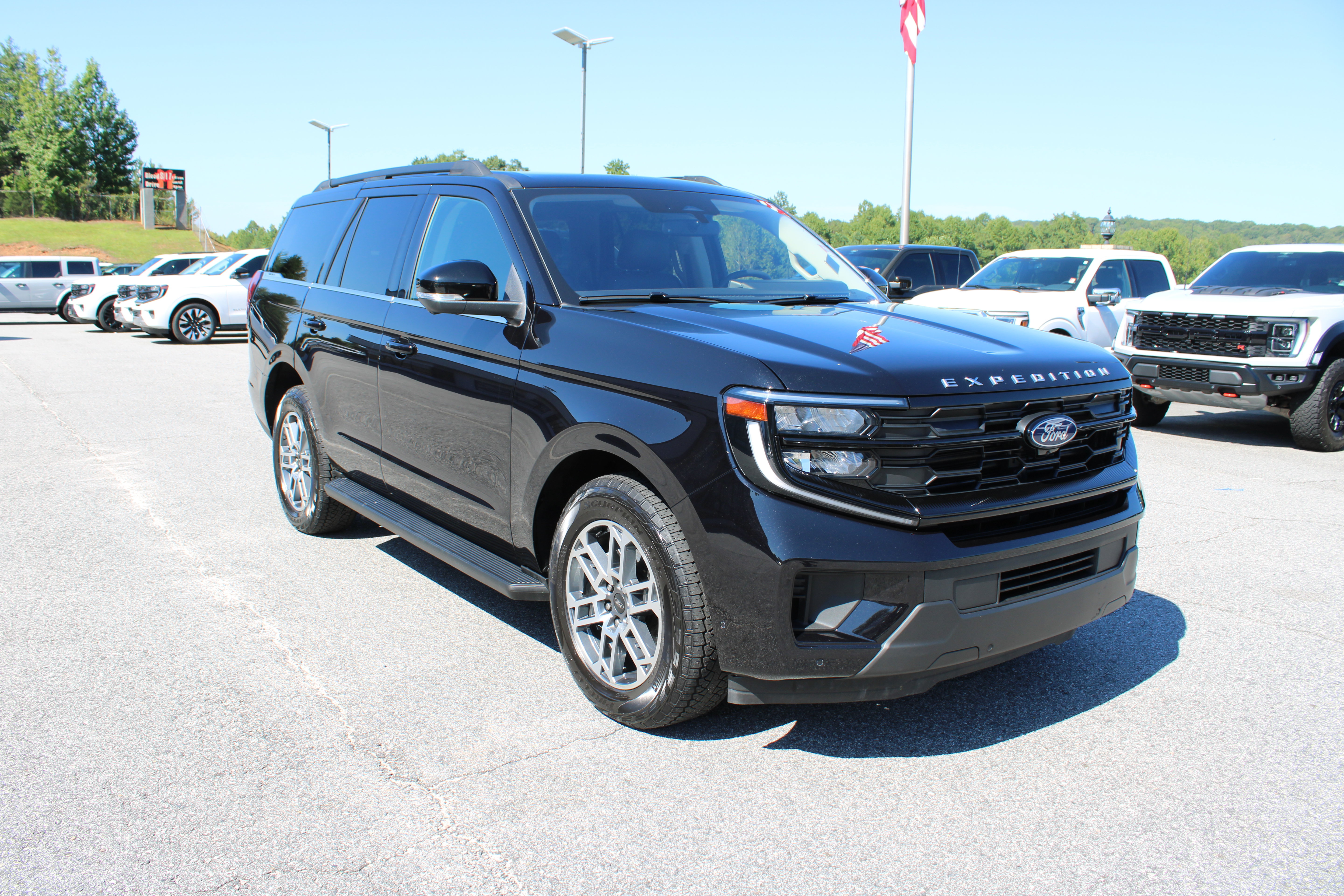 Used 2025 Ford Expedition Active AWD/4WD image 4
