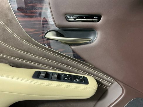Used 2019 Lexus LS 500 w/ Interior Upgrade Package RWD image 18
