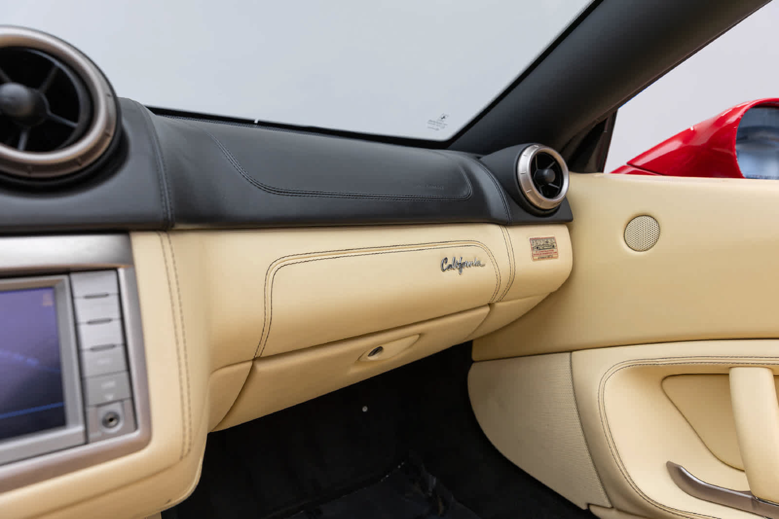 Used 2010 Ferrari California RWD image 38