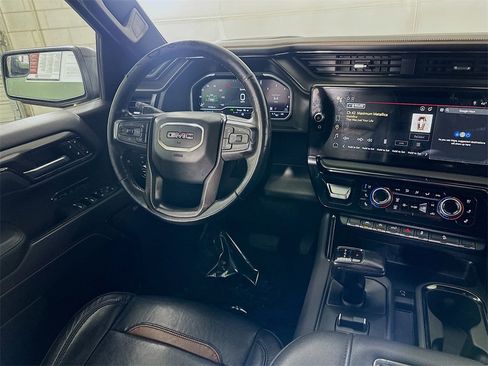 Used 2022 GMC Sierra 1500 AT4 w/ AT4 Preferred Package image 17