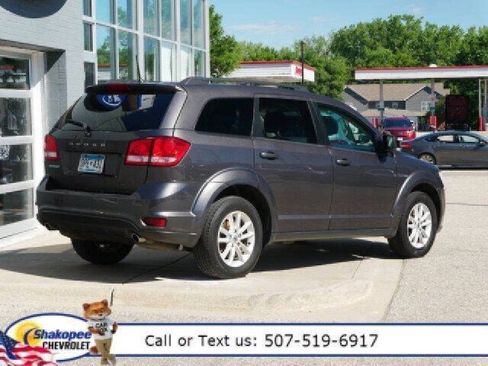 Used 2019 Dodge Journey SE image 3