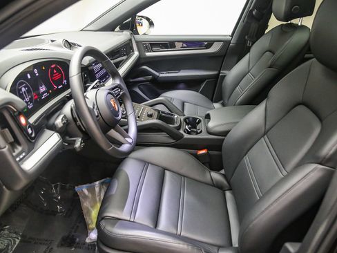 Certified 2026 Porsche Cayenne Coupe AWD/4WD image 22