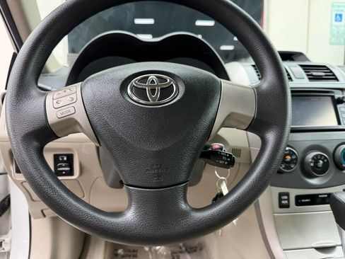 Used 2013 Toyota Corolla LE FWD image 26