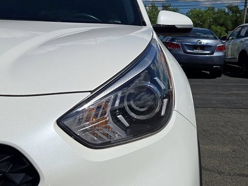 Used 2022 Kia Niro Touring Special Edition FWD image 10