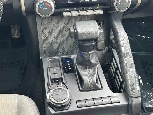Certified 2024 Toyota Tacoma SR5 AWD/4WD image 21