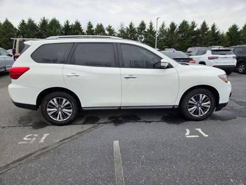 Used 2018 Nissan Pathfinder SV AWD/4WD image 19