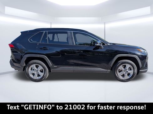 Used 2025 Toyota RAV4 XLE w/ Convenience Package image 2