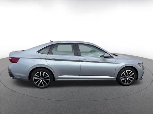 Used 2025 Volkswagen Jetta SE FWD image 16