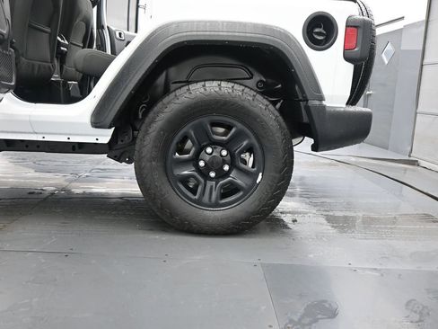 Used 2025 Jeep Wrangler Sport image 18