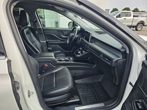 Used 2022 Lincoln Corsair AWD w/ Premium Package image 18