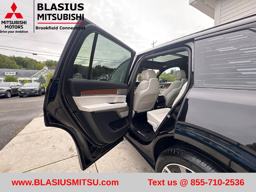 Used 2026 Cadillac Vistiq Sport AWD/4WD image 40