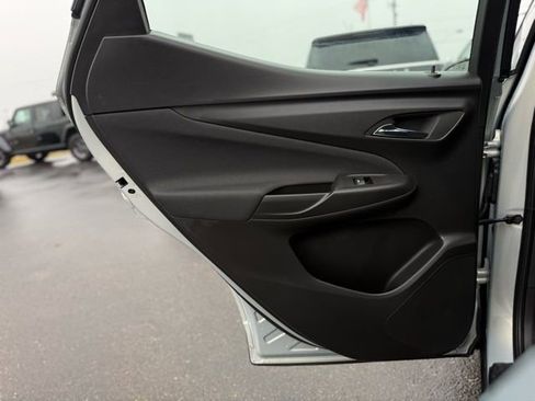Used 2023 Chevrolet Bolt EUV LT w/ Comfort Package image 16
