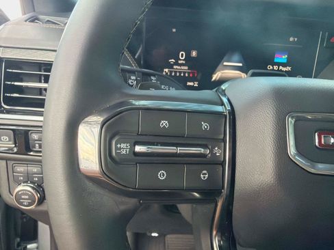 Used 2025 GMC Yukon AT4 w/ AT4 Premium Plus Package AWD/4WD image 21