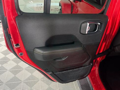 Used 2025 Jeep Wrangler Unlimited Sahara AWD/4WD image 30