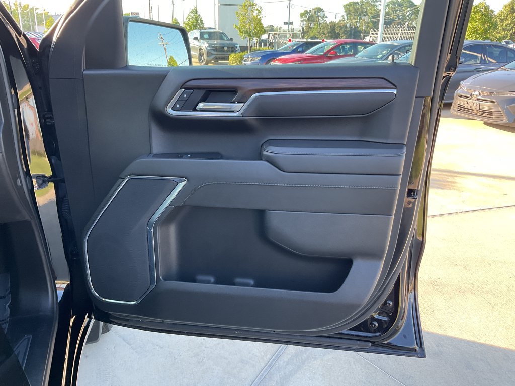 Used 2025 GMC Sierra 1500 SLT AWD/4WD image 17