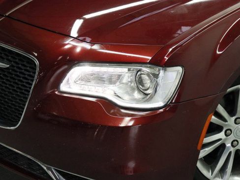Used 2017 Chrysler 300 Limited RWD image 2