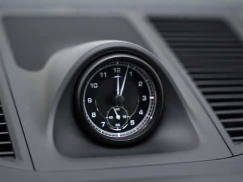 Used 2025 Porsche Macan image 21