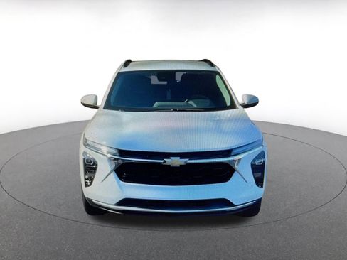 Used 2025 Chevrolet Trax LT image 9