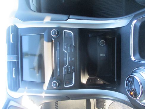 Used 2017 Ford Fusion SE w/ Fusion SE Technology Package image 11