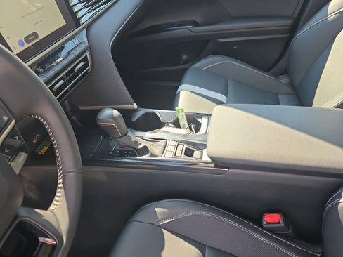 Used 2025 Toyota Camry SE FWD image 16