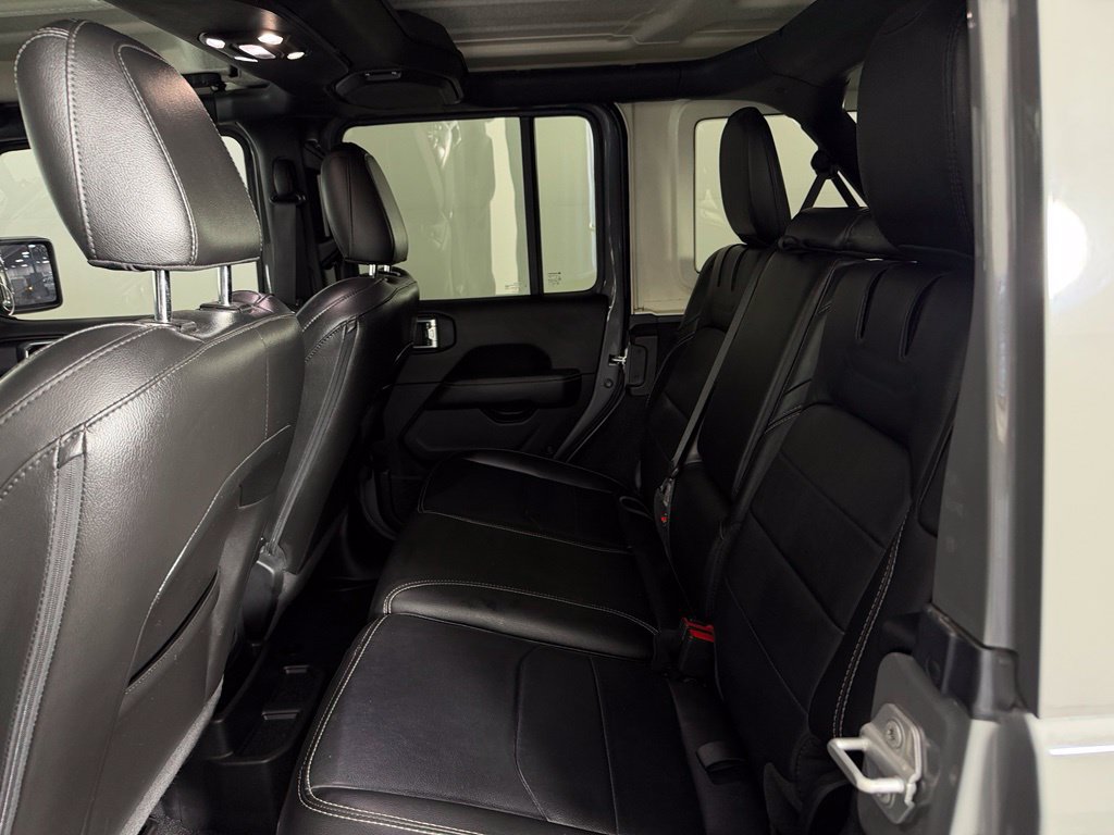 Used 2023 Jeep Wrangler Unlimited Sahara AWD/4WD image 19