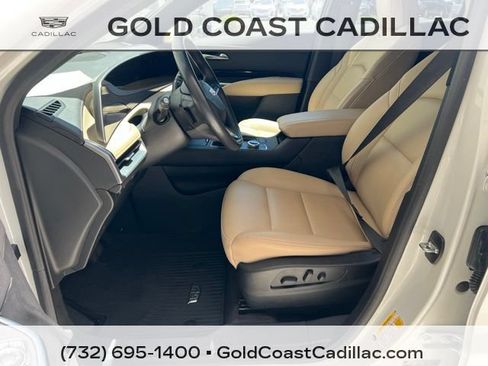 Certified 2024 Cadillac XT4 Luxury w/ Cold Weather Package FWD image 15