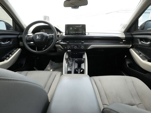 Used 2025 Honda Accord SE image 32