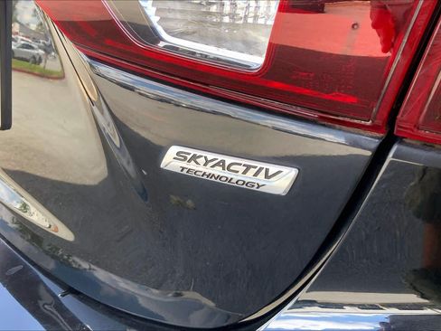 Used 2018 MAZDA MAZDA3 Sport FWD image 9