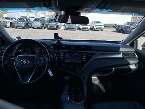 Used 2019 Toyota Camry SE FWD image 14