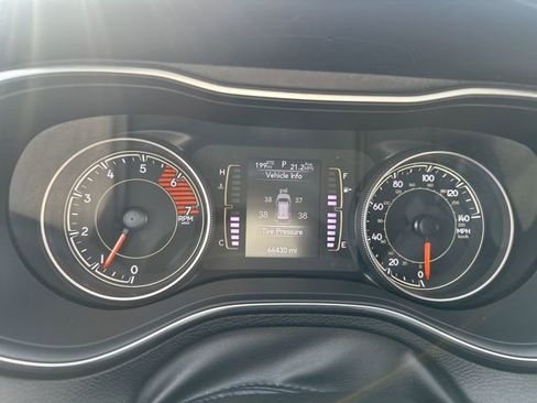 Used 2020 Jeep Cherokee Latitude Plus w/ Cold Weather Group AWD/4WD image 26