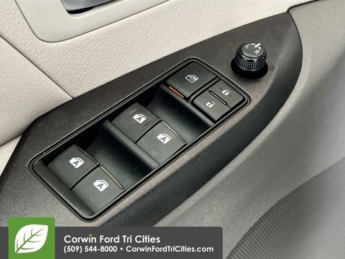 Used 2016 Toyota Sienna LE image 12