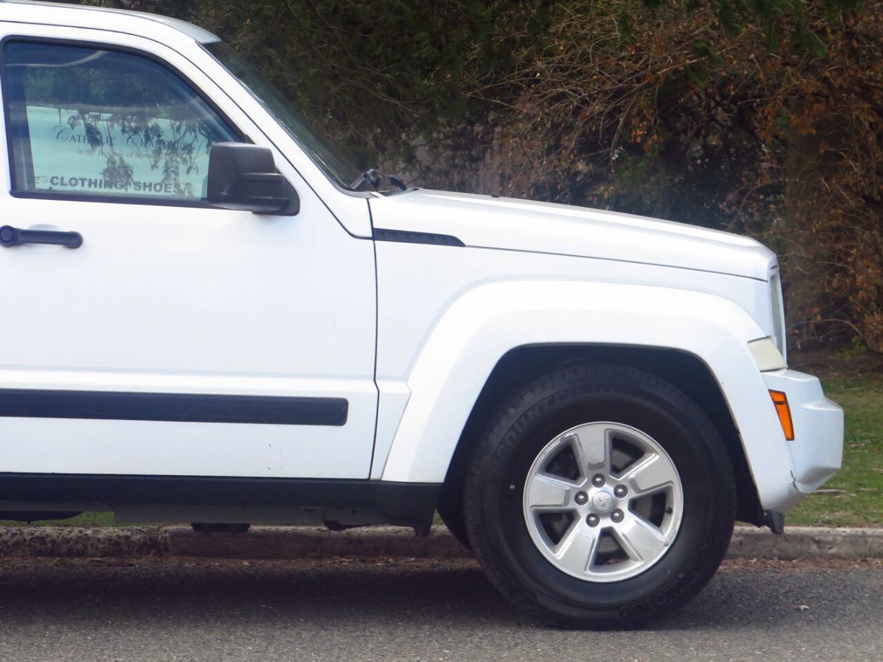 Used 2011 Jeep Liberty Sport AWD/4WD image 17