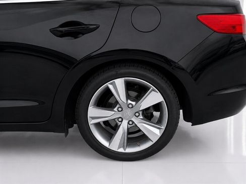 Used 2013 Acura ILX w/ Technology Package FWD image 22