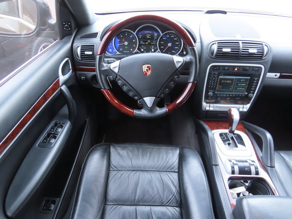 Used 2004 Porsche Cayenne Turbo AWD/4WD image 5