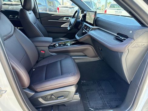 New 2026 Ford Explorer Platinum image 23