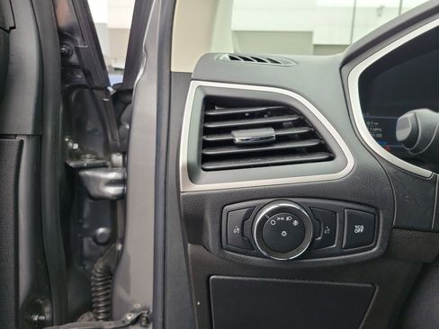 Certified 2021 Ford Edge SE FWD image 22