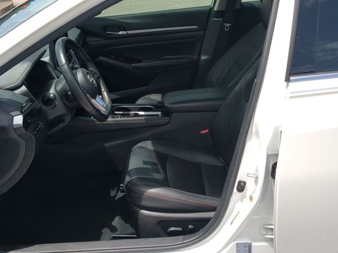 Used 2024 Nissan Altima 2.5 SR w/ SR Premium Package FWD image 12