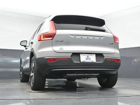 Used 2024 Volvo XC40 B5 Plus AWD/4WD image 15