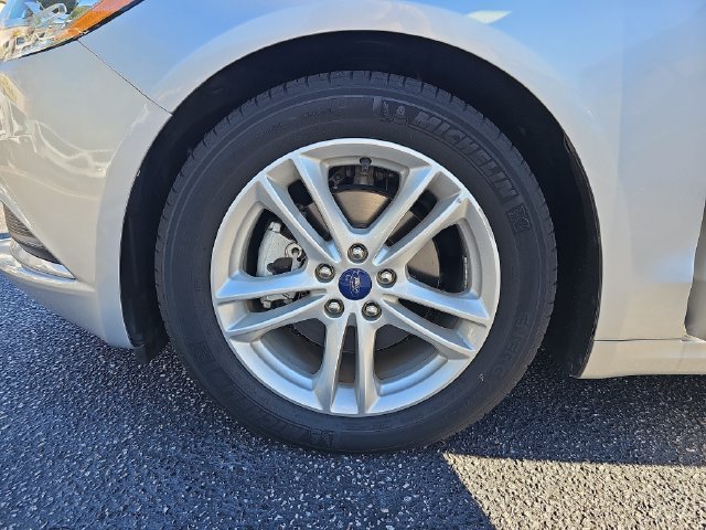 Used 2018 Ford Fusion SE FWD image 34