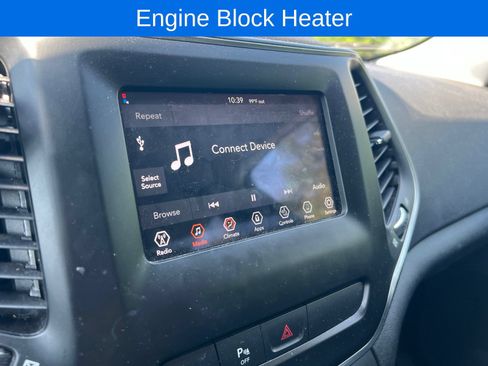 Used 2019 Jeep Cherokee Latitude Plus w/ Cold Weather Group AWD/4WD image 10
