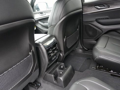 New 2025 Jeep Grand Cherokee L Limited w/ Luxury Tech Group II image 29