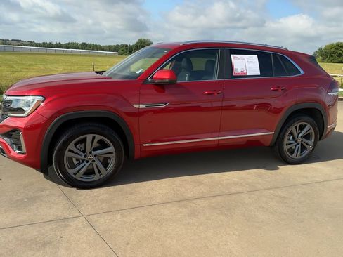 Used 2024 Volkswagen Atlas Cross Sport SEL R-Line image 4